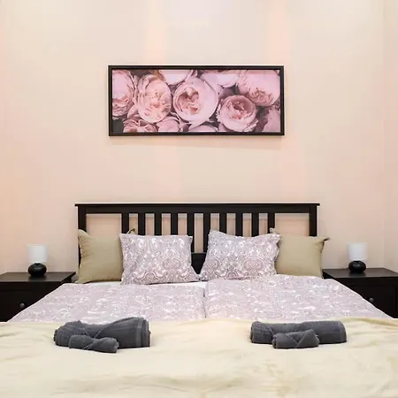 Cute Romance At Anker Koez Apartment Budapest